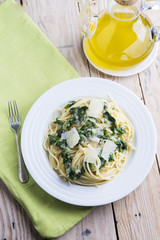 Spaghettis with spinach and Parmesan.