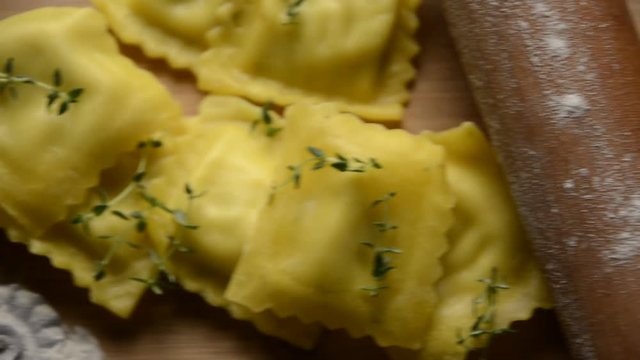 Ravioli Равиоли רביולי Raviolis راویولی Ռավիոլի ラビオリ 라비올리 Равиоли ราวีโอลี Cucina italiana Raviolo 意大利餃 Kuchnia włoska Italian cuisine Итальянская кухня 義大利飲食 이탈리아 요리 مطبخ إيطالي イタリア料理 Pasta
