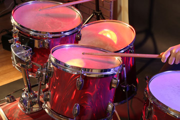 Plakat Drums set and sticks, close-up
