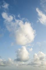 Obraz premium blue sky background with clouds