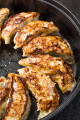 焼き餃子　 Delicious pot sticker Chinese food