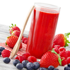 Smoothie - Erdbeeren - Himbeeren - Blaubeeren