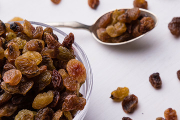 raisins in glass bowl