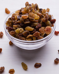 raisins in glass bowl