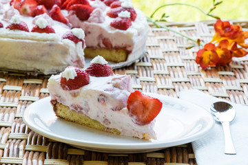 strawberry cream cake
