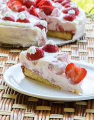 strawberry cream cake