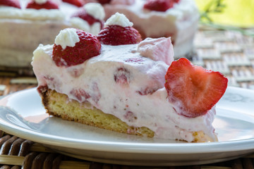 strawberry cream cake