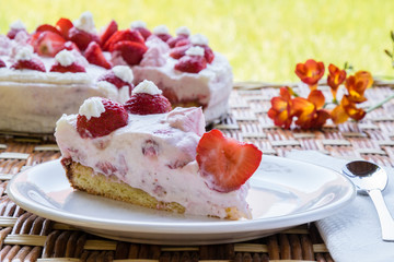 strawberry cream cake