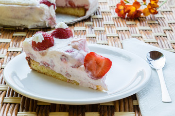 strawberry cream cake