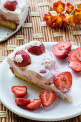 strawberry cream cake