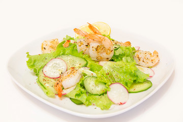 Салат с креветками и свежими овощами