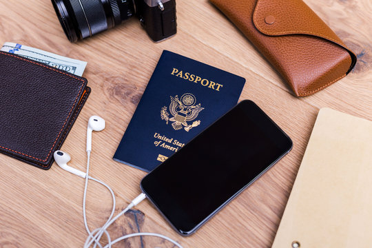 Traveling concept with cellphone