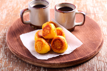 Vanilla ricotta fritters and cups of coffee