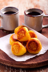 Vanilla ricotta fritters