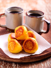 Vanilla ricotta fritters and cups of coffee