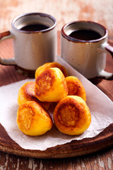 Vanilla ricotta fritters and cups of coffee