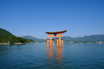 厳島神社の鳥居