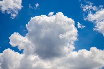 Obraz na płótnie Canvas blue sky white clouds blur