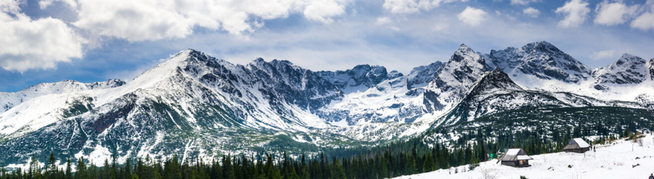 Fototapeta Hala Gasienicowa in Tatra Mountains, spring season