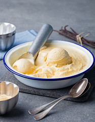 Homemade vanilla caramel ice cream in vintage bowl