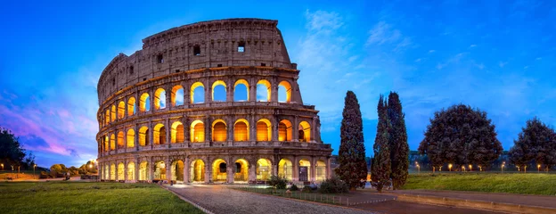Crédence de cuisine en verre imprimé Colisée Colisée dans le panorama de Rome la nuit