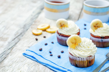 chocolate chips banana cupcakes