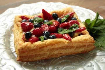 Puff pastry tart wth fruits