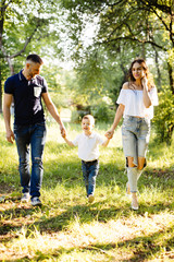 Obraz premium Young family spending holiday in park