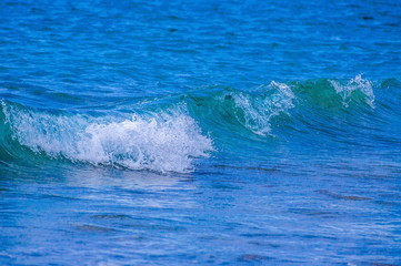 Obraz premium Blue ocean wave with splashes, Tenerife, Canary Islands.