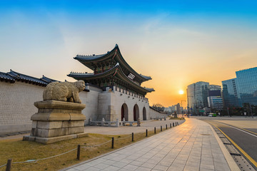 Obraz premium Gwanghwamun Gate when sunrise, Seoul, South Korea