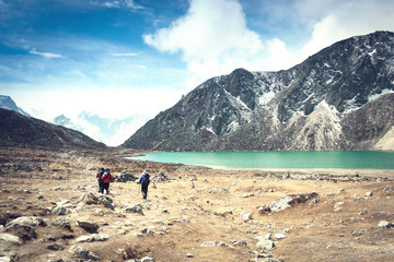 Fototapeta premium Trekking route on the lake near the village Gokio in Nepal Himalayas