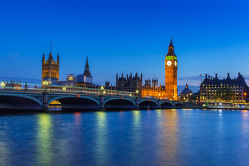 Fototapeta premium Big Ben and Westminster Bridge in London at night, UK