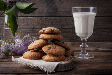 Obraz na płótnie Canvas Stack of cookies with glass of milk