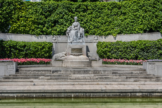 People Garden (Volksgarten). Empress Elizabeth Monument. Vienna.