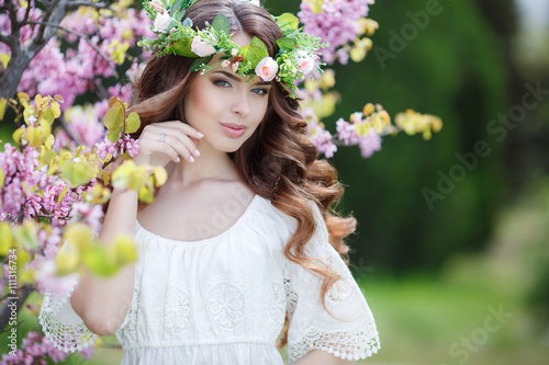 природа весна девушка белое платье цветы загрузить