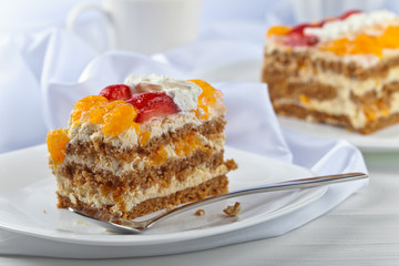  honey cake with strawberries and orange