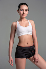 Obraz premium Sports young woman in shorts and top