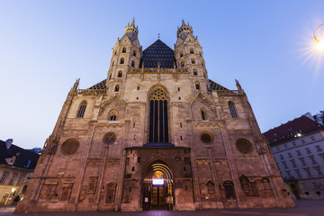 Fototapeta na wymiar Saint Stephen's Cathedral on Stephen's Square in Vienna