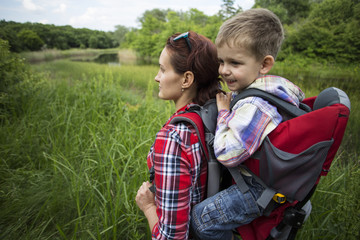 Fototapeta premium Mom with a child walking in the mountains.