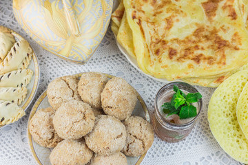 Moroccan tea glasses and biscuit