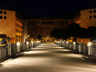 Fototapeta na wymiar footbridge at night