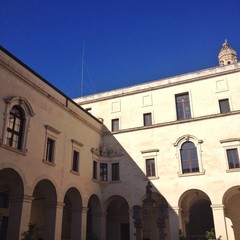 Fototapeta na wymiar Cortile seminario Lecce