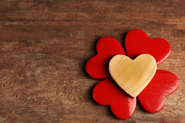 Obraz premium Wooden hearts on rustic wooden background