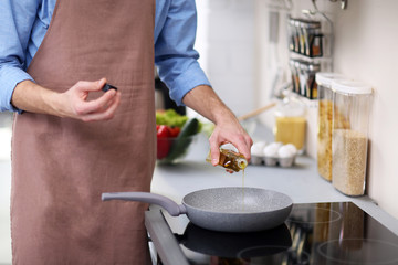 Obraz na płótnie Canvas Man cooking in kitchen