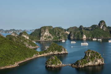 Fototapeta na wymiar Scenic Tour on Ha Long Bay