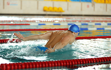 Sporty young man swimming in the pool