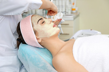 Obraz na płótnie Canvas Young woman having face procedures in a beauty salon