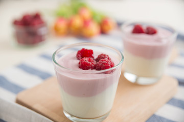 Joghurt mit Beeren 