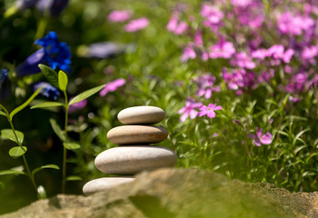 Obraz na płótnie Canvas Pile of balancing pebble stones outdoor