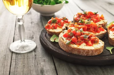 Papier Peint photo Lavable Entrée Bruschetta with tomatoes, goat cheese and basil